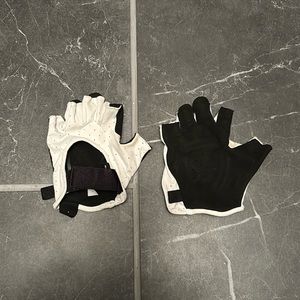 Lululemon gloves